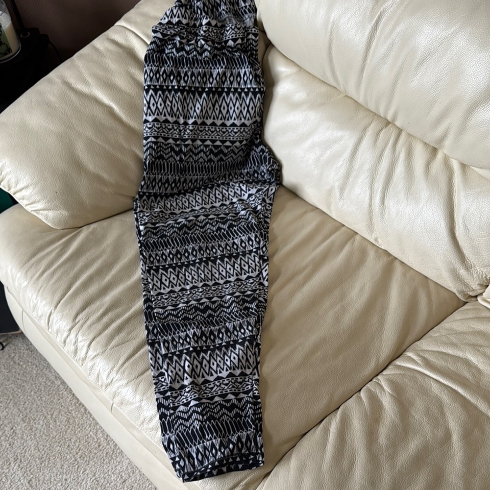 Black and White Patterned Leggings